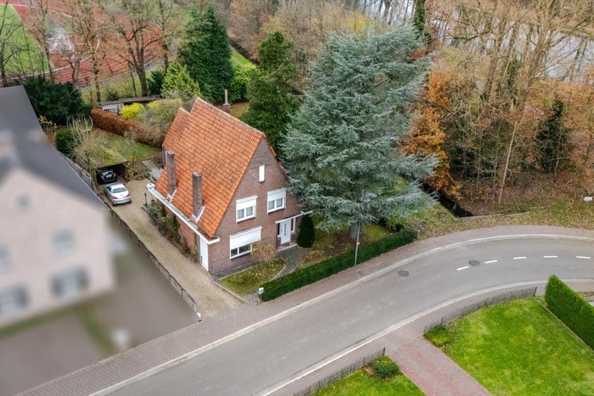 Huis Te Koop Met 4 Gevels - Neerpelt. Immovlan