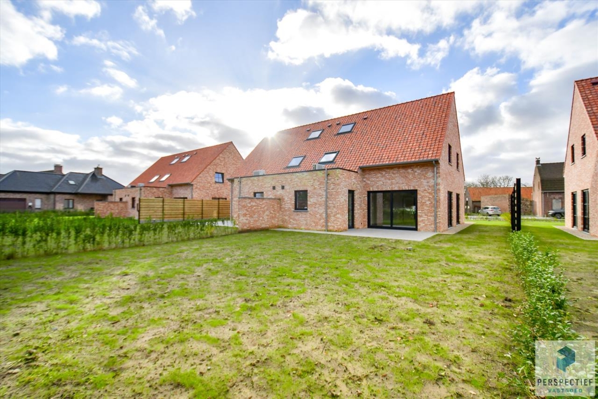 Huis Te Huur Met 3 Gevels Ruiselede 8755 Immovlan